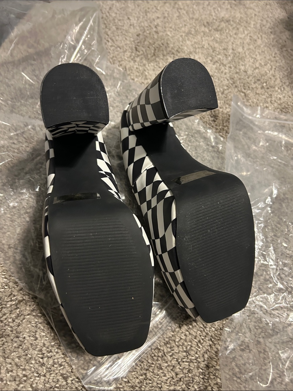 Size 9…..…..Black & White Checkerboard Platform Heels. New.‎ Lady Go Diva